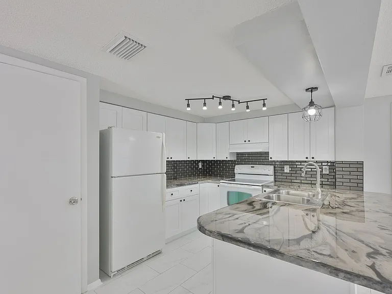 5637 Golden Nugget Dr — Photo 10