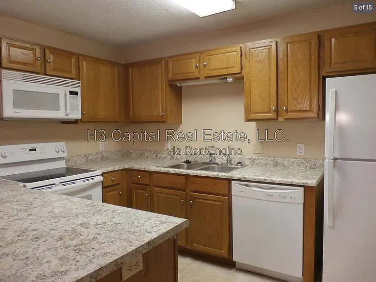 319 Hannah Dr — Photo 4