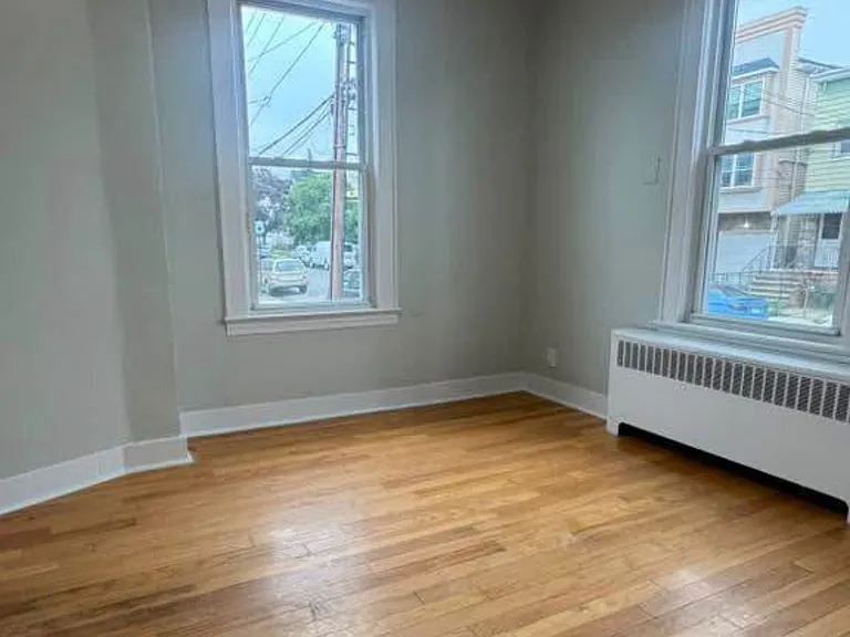 425-427 3rd Ave #5 — Photo 4