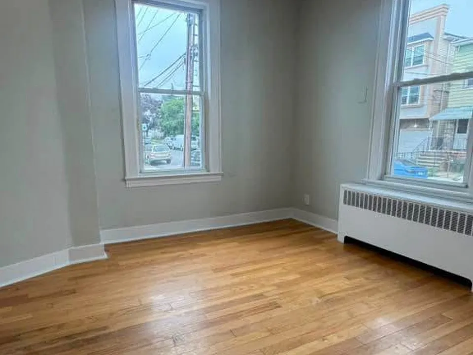 425-427 3rd Ave #5 — photo 3 of 7