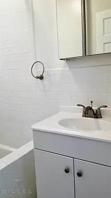 Rented by Hillel Realty Group | media 21