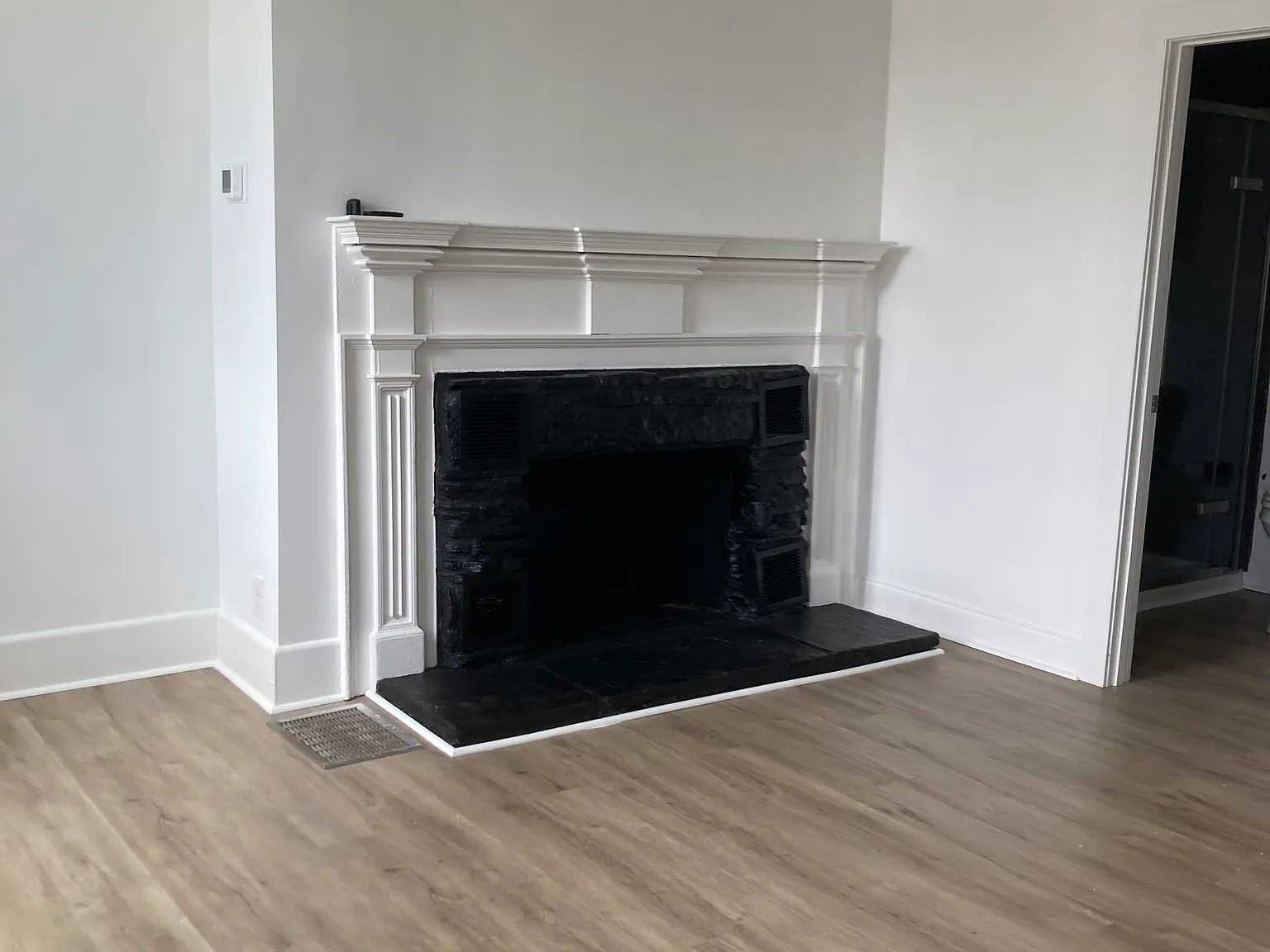 Studio, $600 — Photo 3