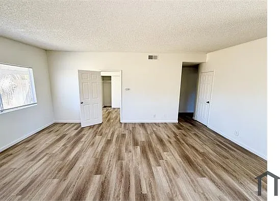 3 bed, 2332 sqft, $2,500 — Photo 2