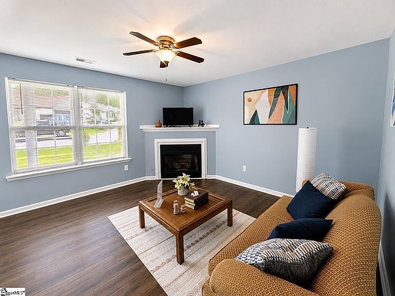 3rd image of 213 Kingscreek Dr