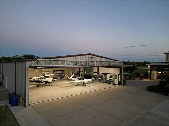 4th image of 15659 Cessna Rd