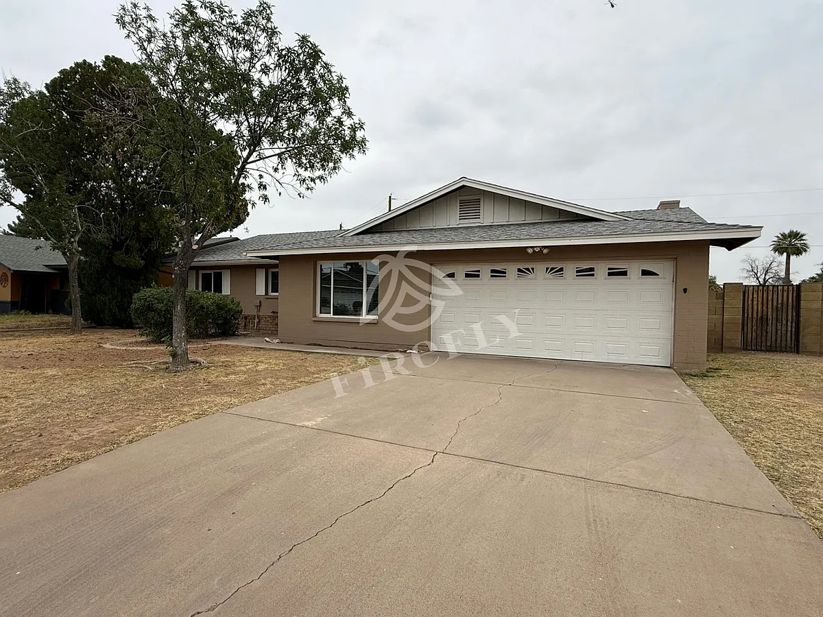 Building Photo - 8129 N 17th Dr