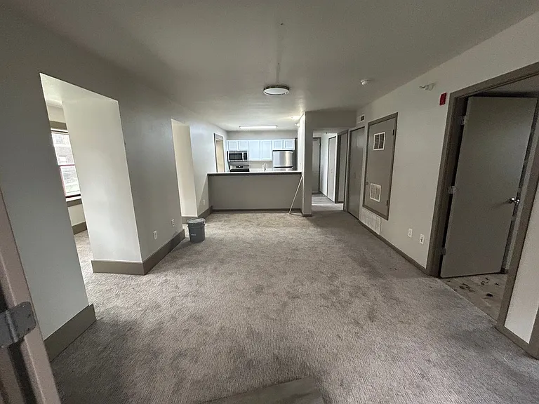 Drake Court — Photo 82