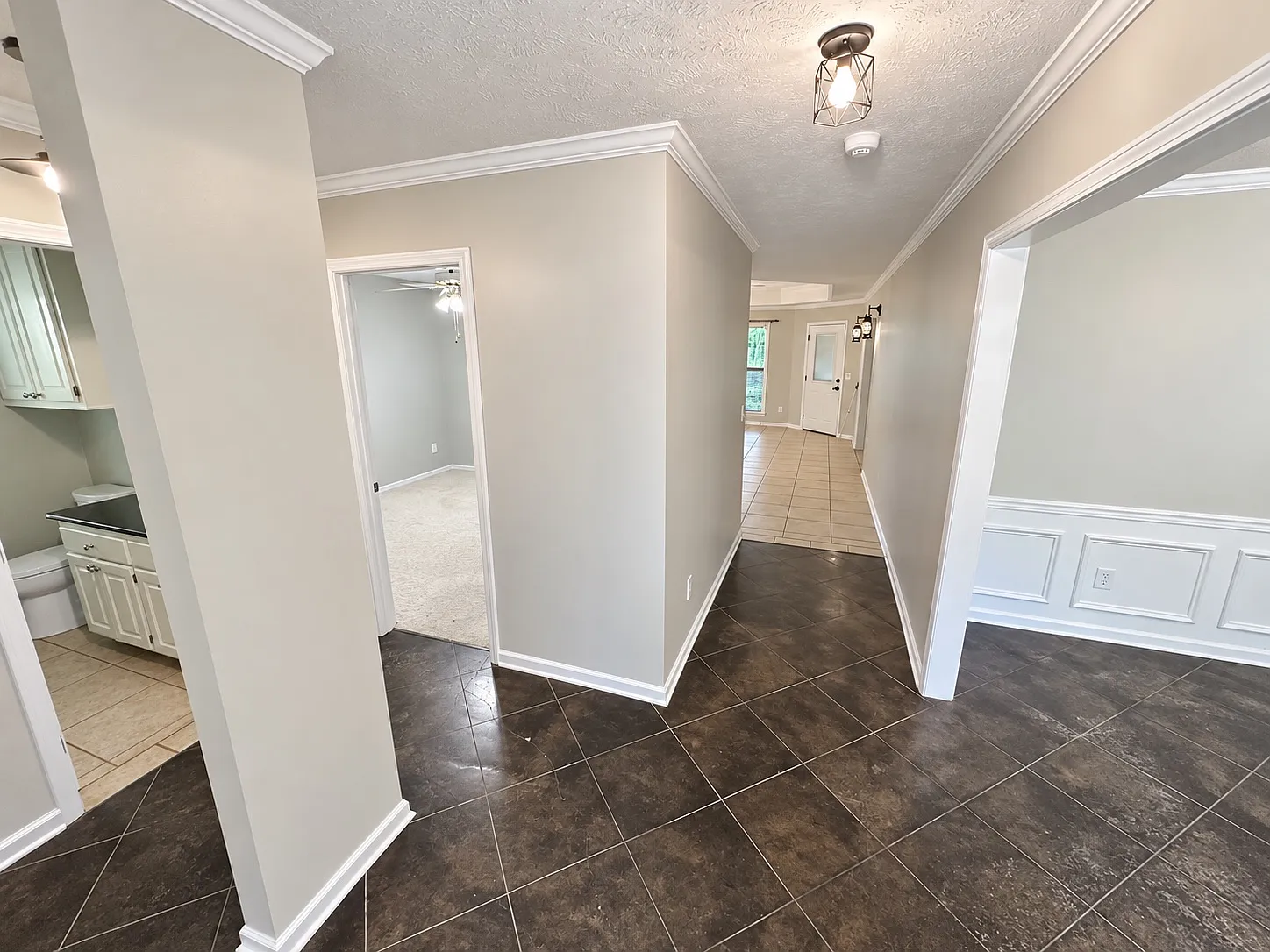 3 bed, 1728 sqft, $2,350 — Photo 4