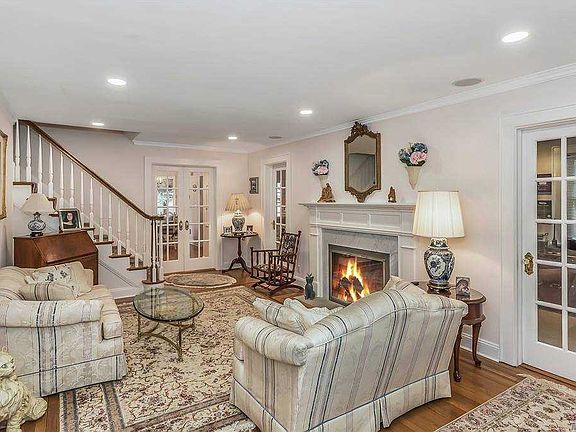 3rd image of 43 Hillcrest Ave