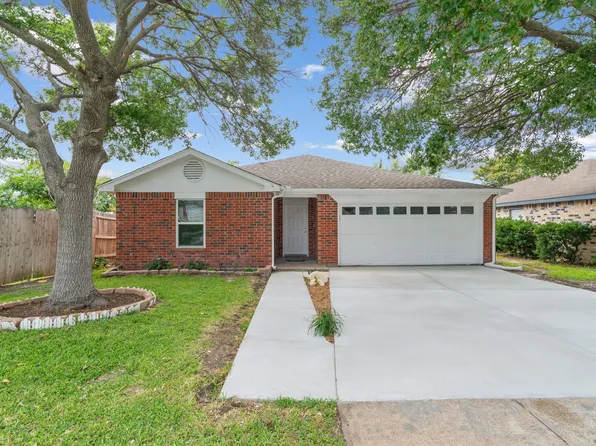 10105 Lone Eagle Dr, Fort Worth, TX 76108
