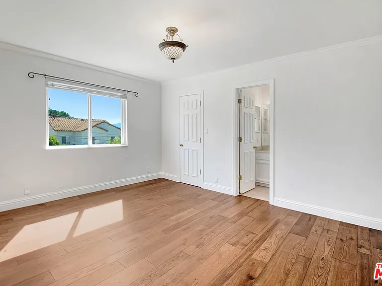 2401 Olive Ave — Photo 32