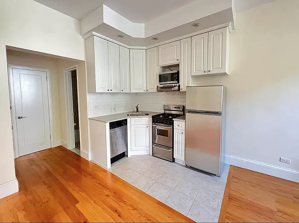 2nd image of 137 W 69th St APT 8