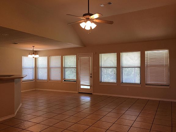 3rd image of 3203 Estate Dr