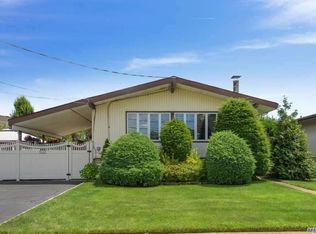 2605 Centre Ave, Bellmore, NY 11710