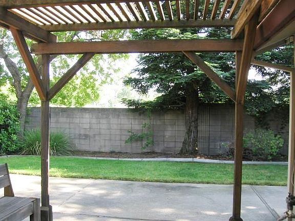 4th image of 4233 N Country Dr