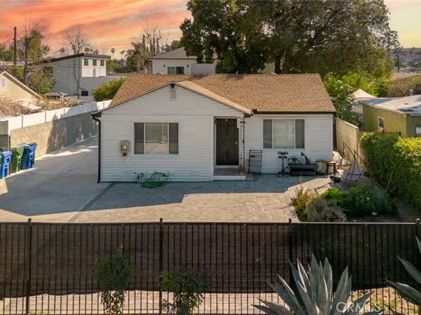 15944 Valerio St, Van Nuys, CA 91406