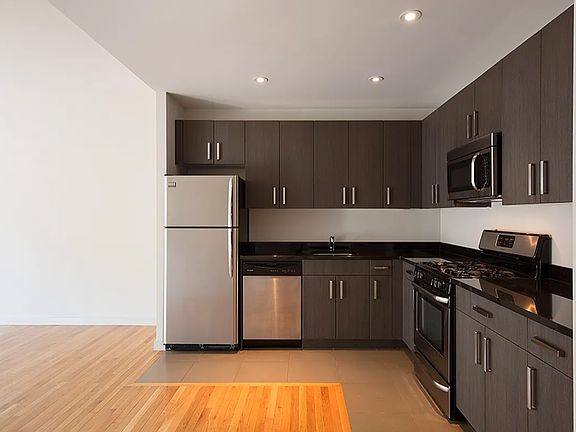 4th image of 537 W 27th St APT 2I
