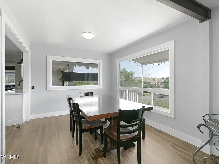 910 Gromore Rd — Photo 10