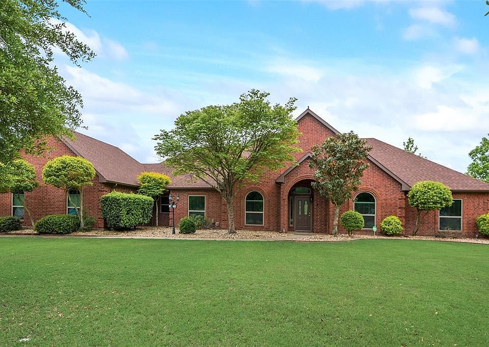 1st image of 1318 E Oaklawn Dr