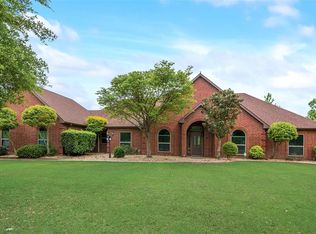 1318 E Oaklawn Dr, Terrell, TX 75160