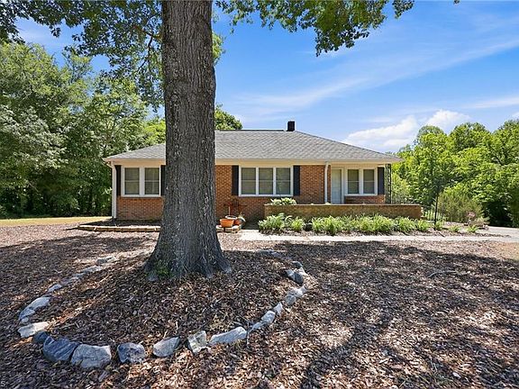 3rd image of 723 Haynes Rd
