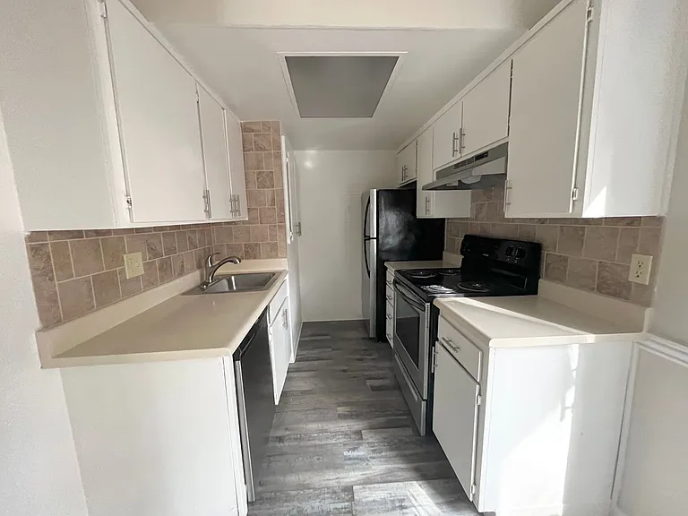 2805 - 2807 H Street - Fireside West — Photo 5