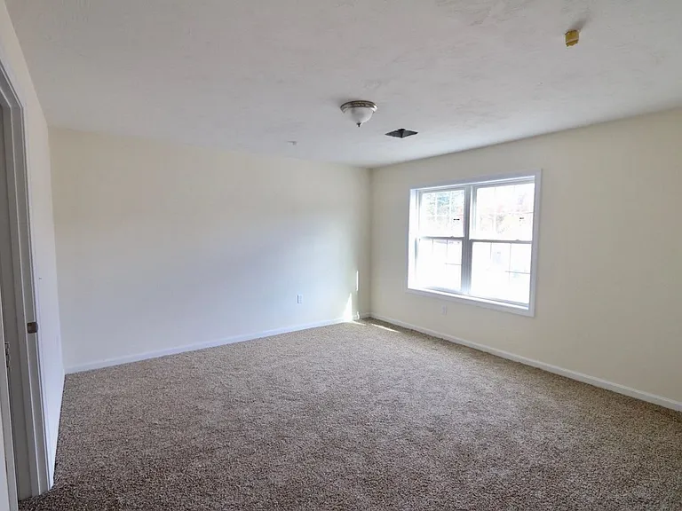 3 Rogers Way — Photo 3