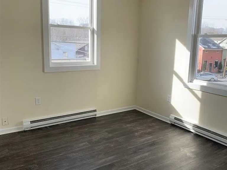 35 Main St — Photo 4