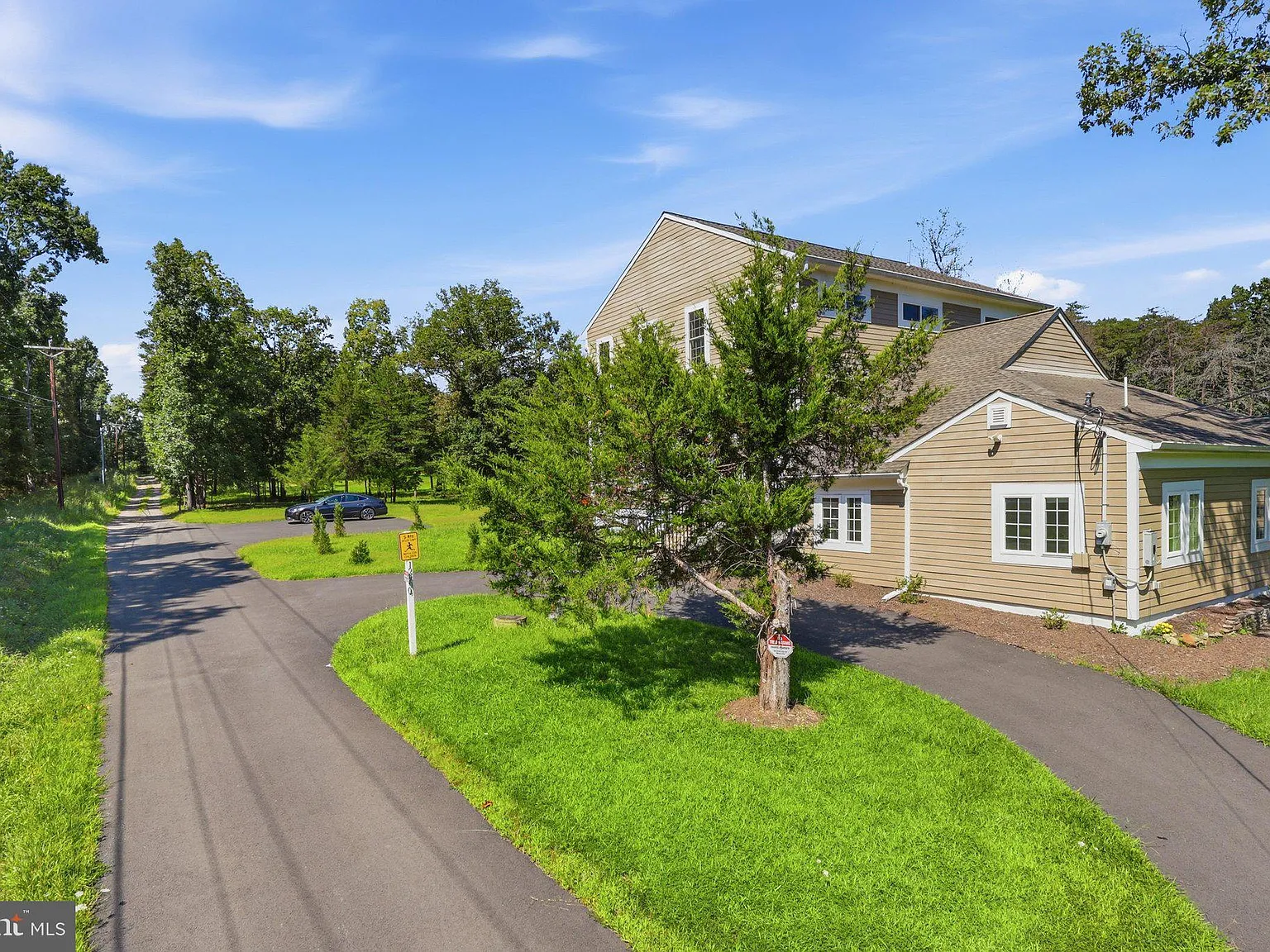 7 bed, 4.5 bath, 3880 sqft, $5,000 — Photo 3