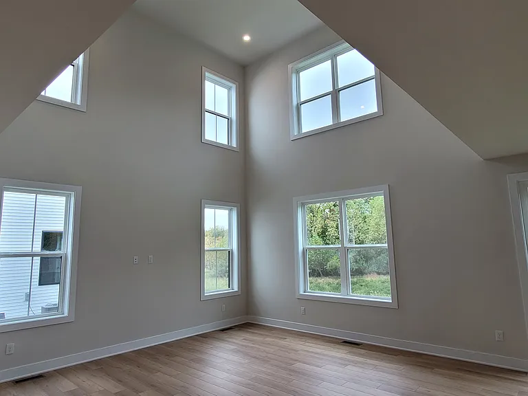 544 Anfield Rd — Photo 2