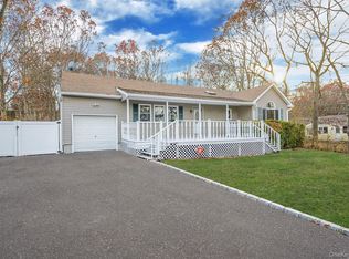 14 Clearview, Selden, NY 11784