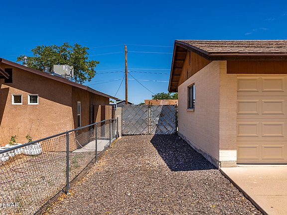5th image of 2833 Margaret Ave