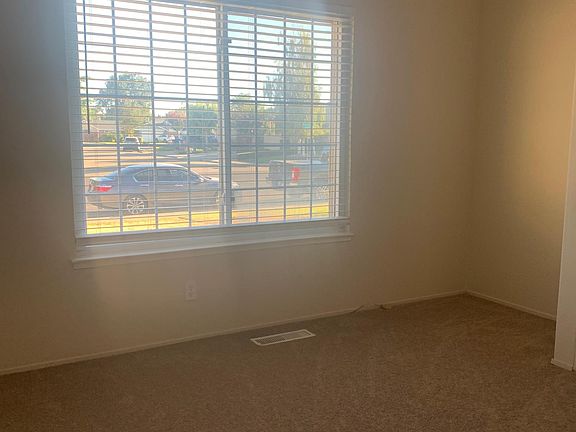 4th image of 455 Alameda Dr