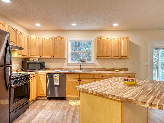 2nd image of 553 Grayce Ln