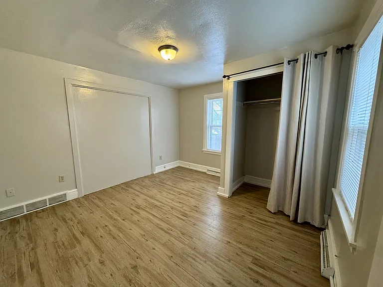 134-138 E Spencer St — Photo 12