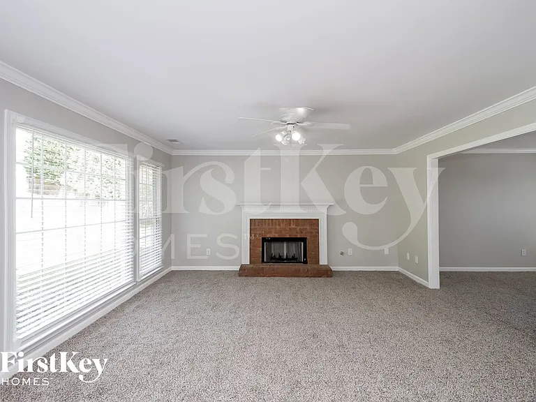 668 Hunters Trce — Photo 3