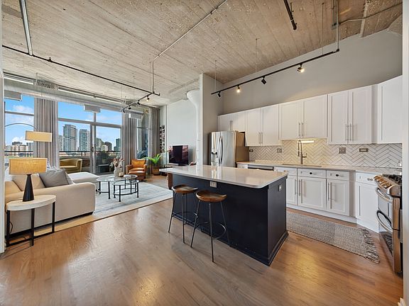 4th image of 900 N Kingsbury St APT 852