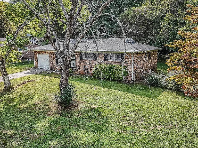 2627 Thornhill Rd NW — Photo 8