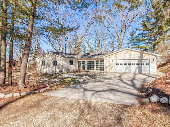 8750 Beechwood Dr, Gregory, MI 48137