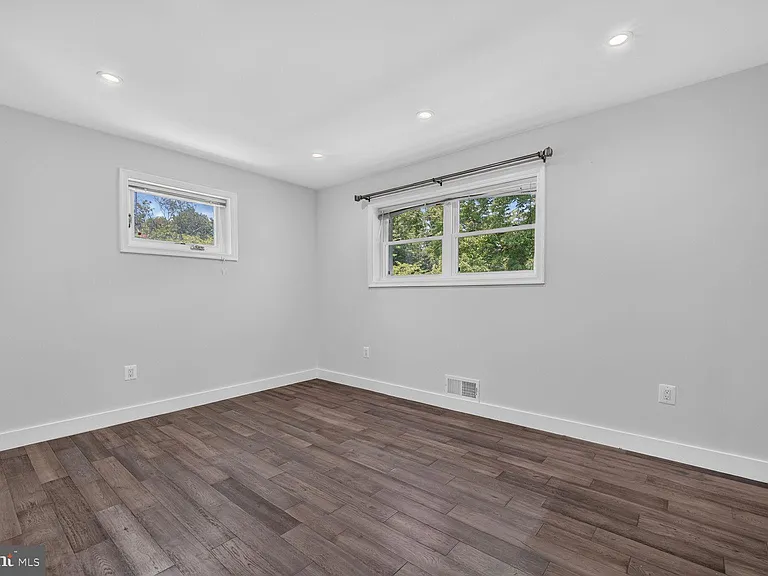 1604 Martha Ter — Photo 16