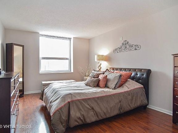 3rd image of 545 N Dearborn St APT 1903