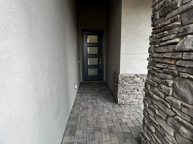 10548 W Albert Ln — Photo 2