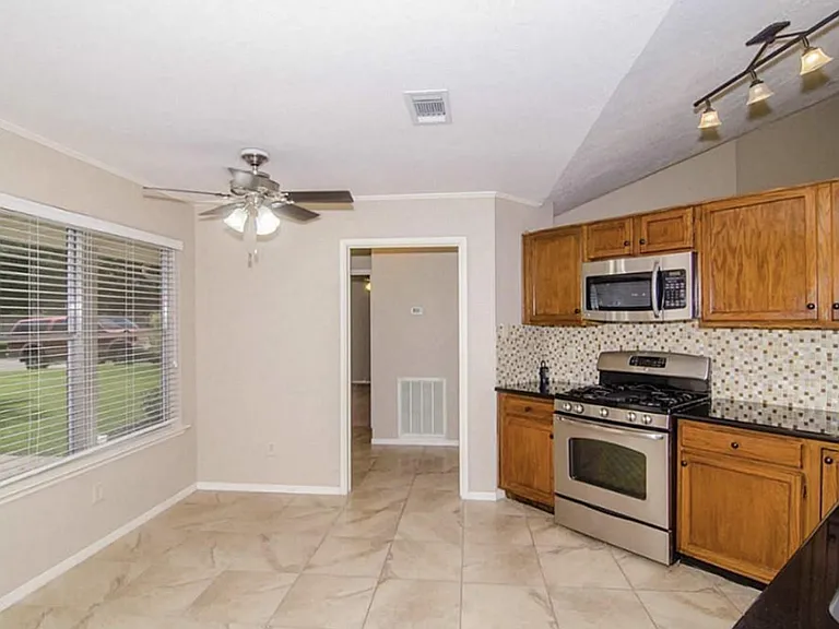 6910 Brockington Dr — Photo 5