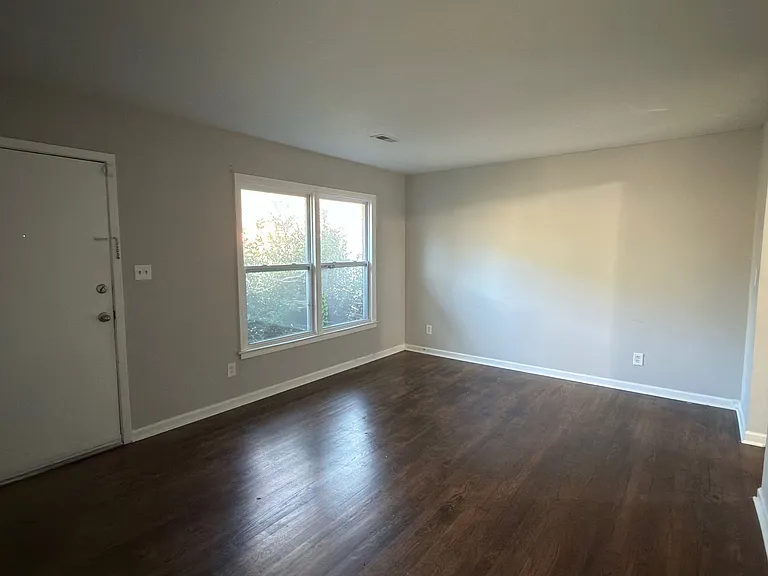 2900 Edsel Pl — Photo 2