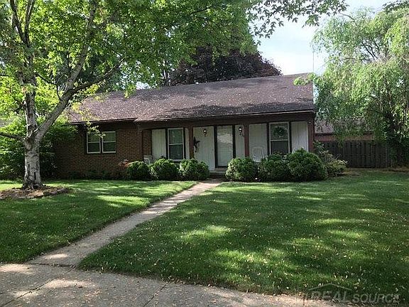 2nd image of 34220 Shorewood St