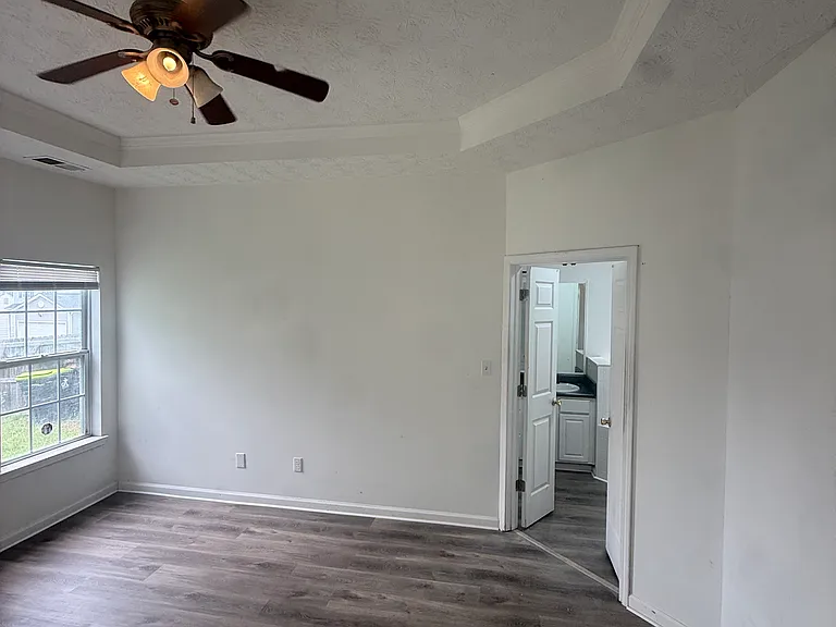 705 Waveland Ave — Photo 17