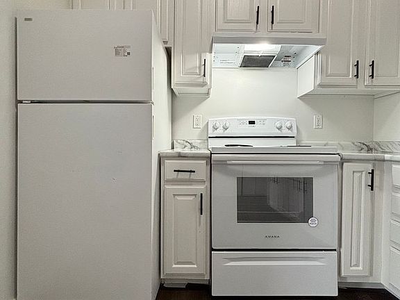 2nd image of 601 Forest Ave #605-205