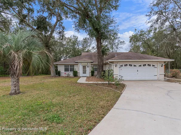 2420 W Arbutus Dr, Citrus Springs, FL 34434