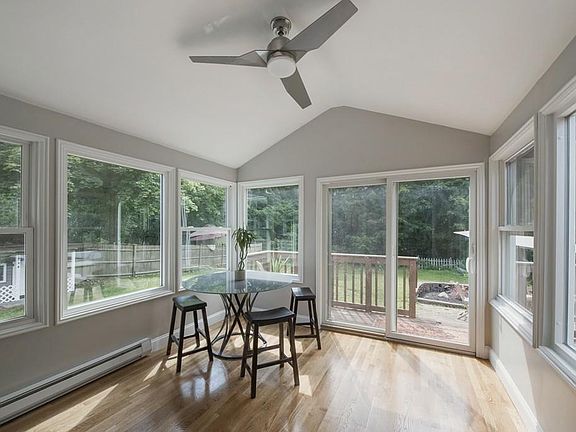 3rd image of 25 Vista Dr