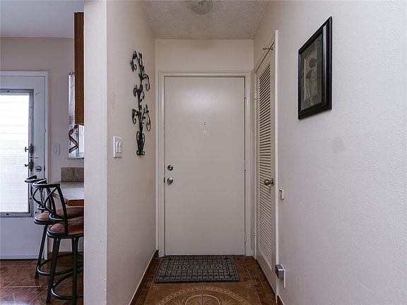 5th image of 1000 NE 12th Avenue #403